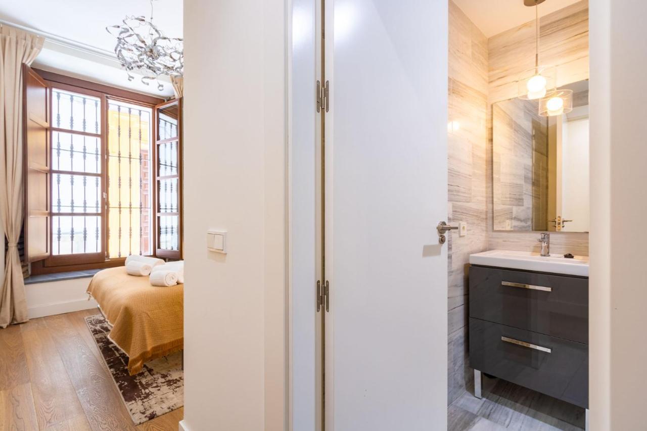 Angeles Santa Cruz Deluxe By Valcambre Apartment Seville Exterior photo